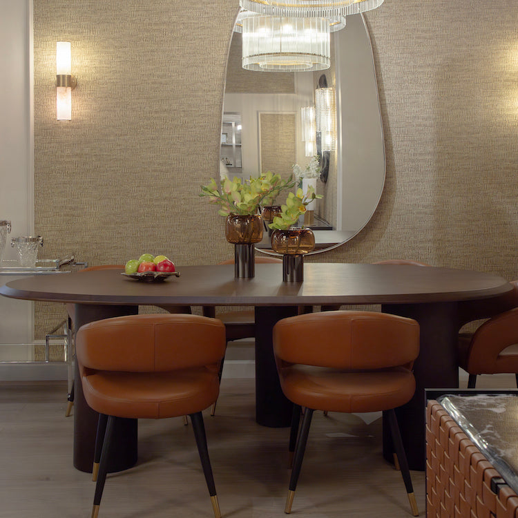 Mercado oval dining table, walnut veneer