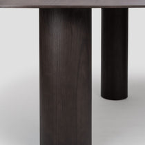 Mercado oval dining table, walnut veneer