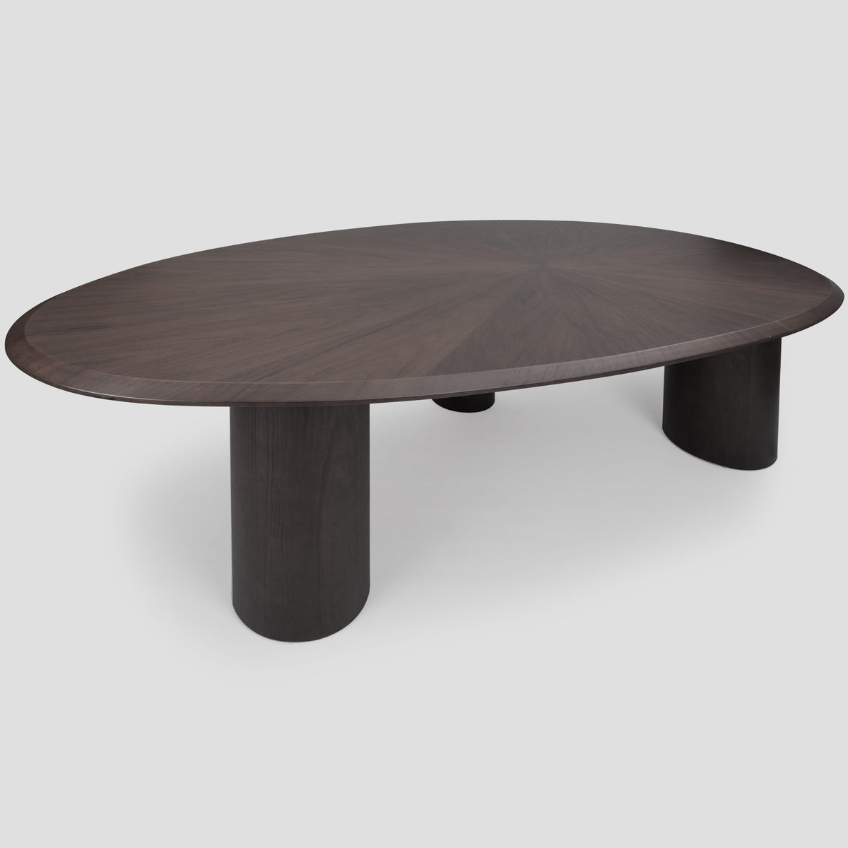 Mercado oval dining table, walnut veneer
